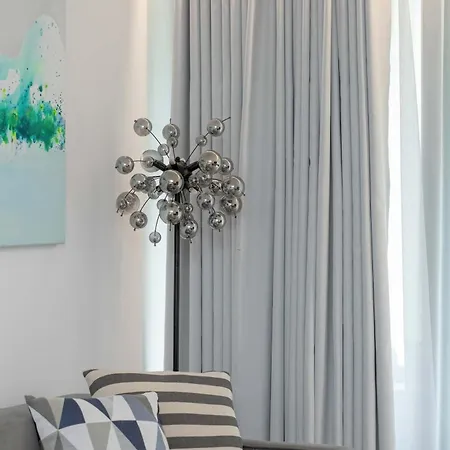 Sea&lake Unique For A Family By The Sea With Parking By Renters شقة ميلنو