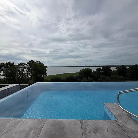 Sea&lake Unique For A Family By The Sea With Parking By Renters ميلنو